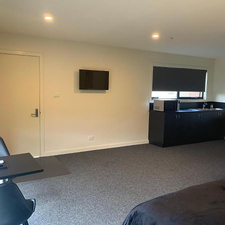 Queens Arms Hotel Longford Экстерьер фото