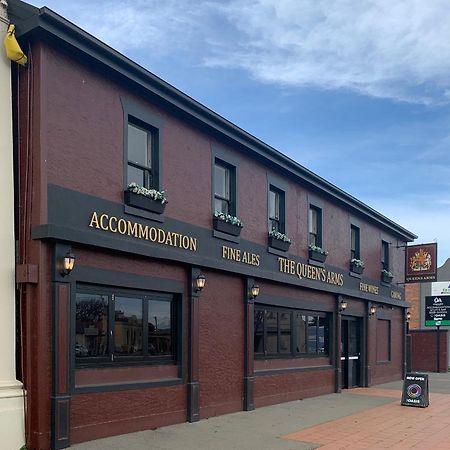 Queens Arms Hotel Longford Экстерьер фото