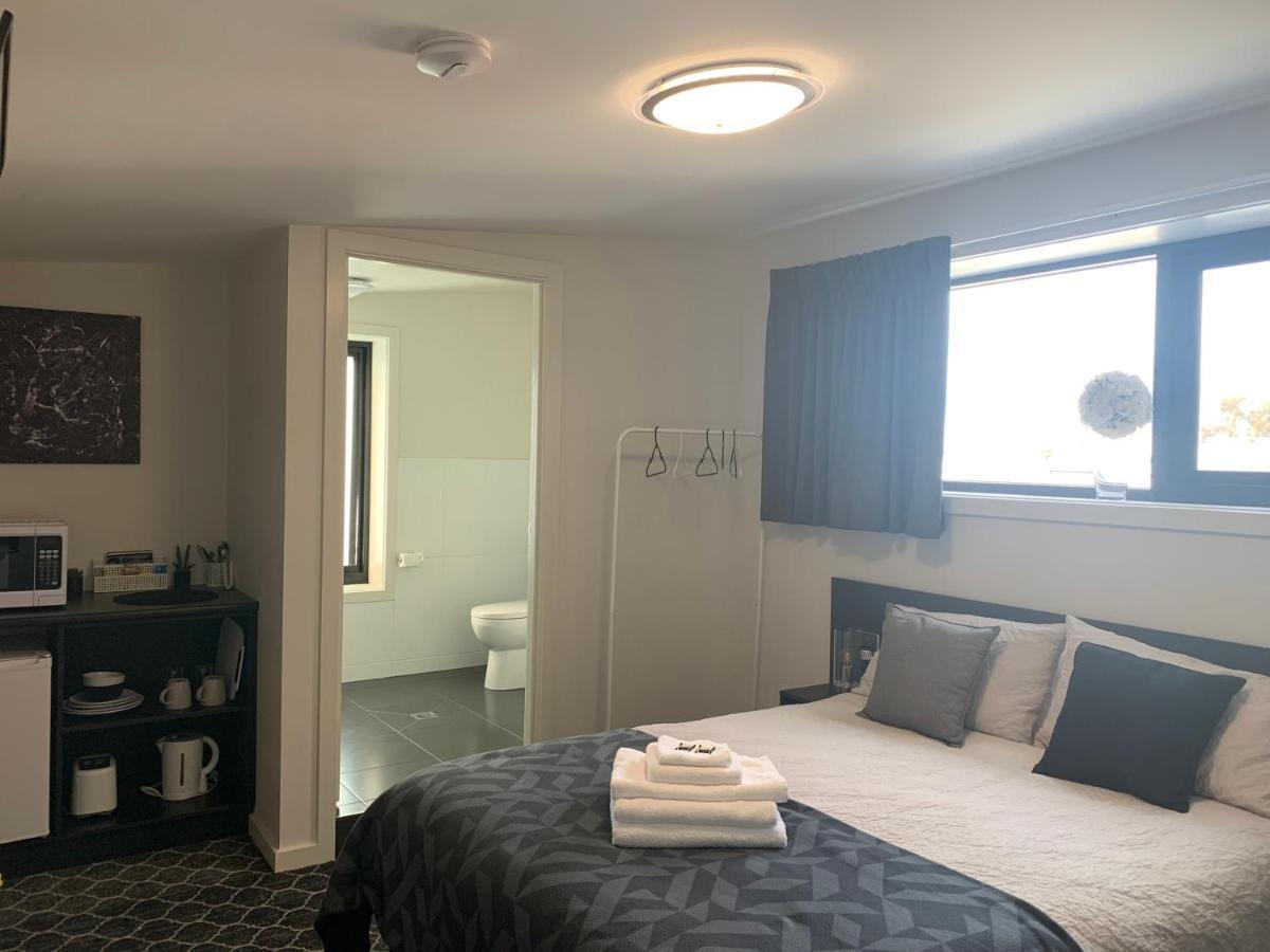 Queens Arms Hotel Longford Экстерьер фото