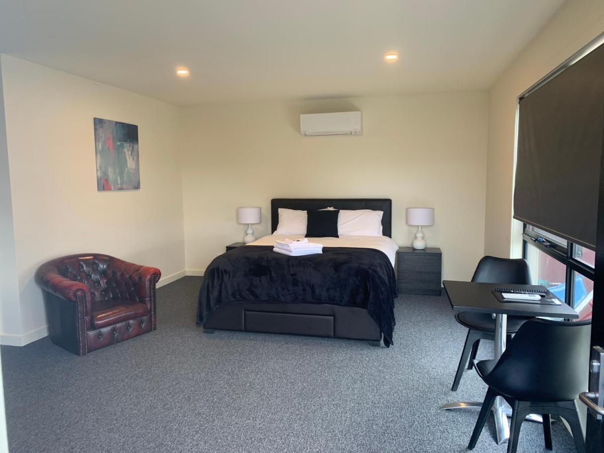 Queens Arms Hotel Longford Экстерьер фото