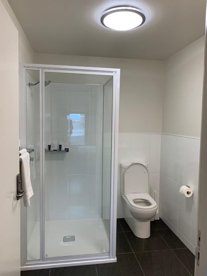 Queens Arms Hotel Longford Экстерьер фото