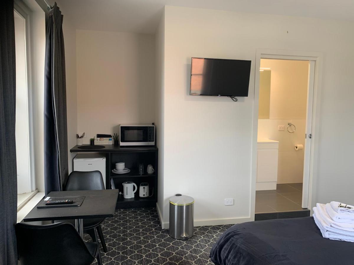 Queens Arms Hotel Longford Экстерьер фото