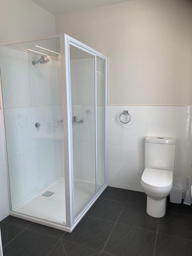 Queens Arms Hotel Longford Экстерьер фото