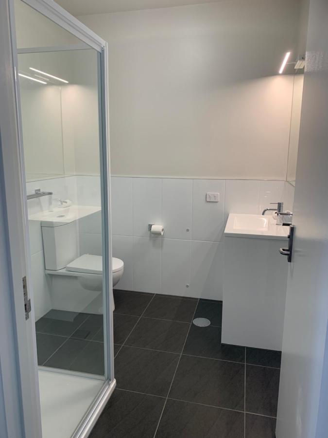 Queens Arms Hotel Longford Экстерьер фото