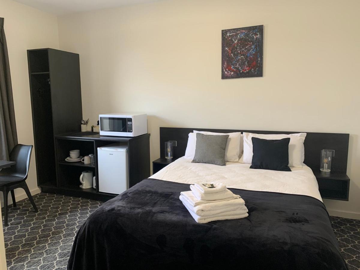 Queens Arms Hotel Longford Экстерьер фото