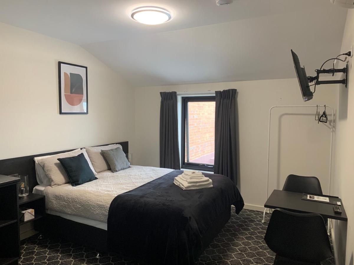 Queens Arms Hotel Longford Экстерьер фото