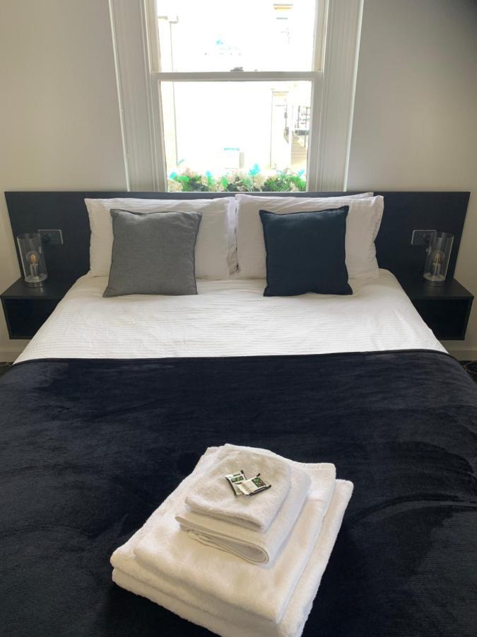 Queens Arms Hotel Longford Экстерьер фото