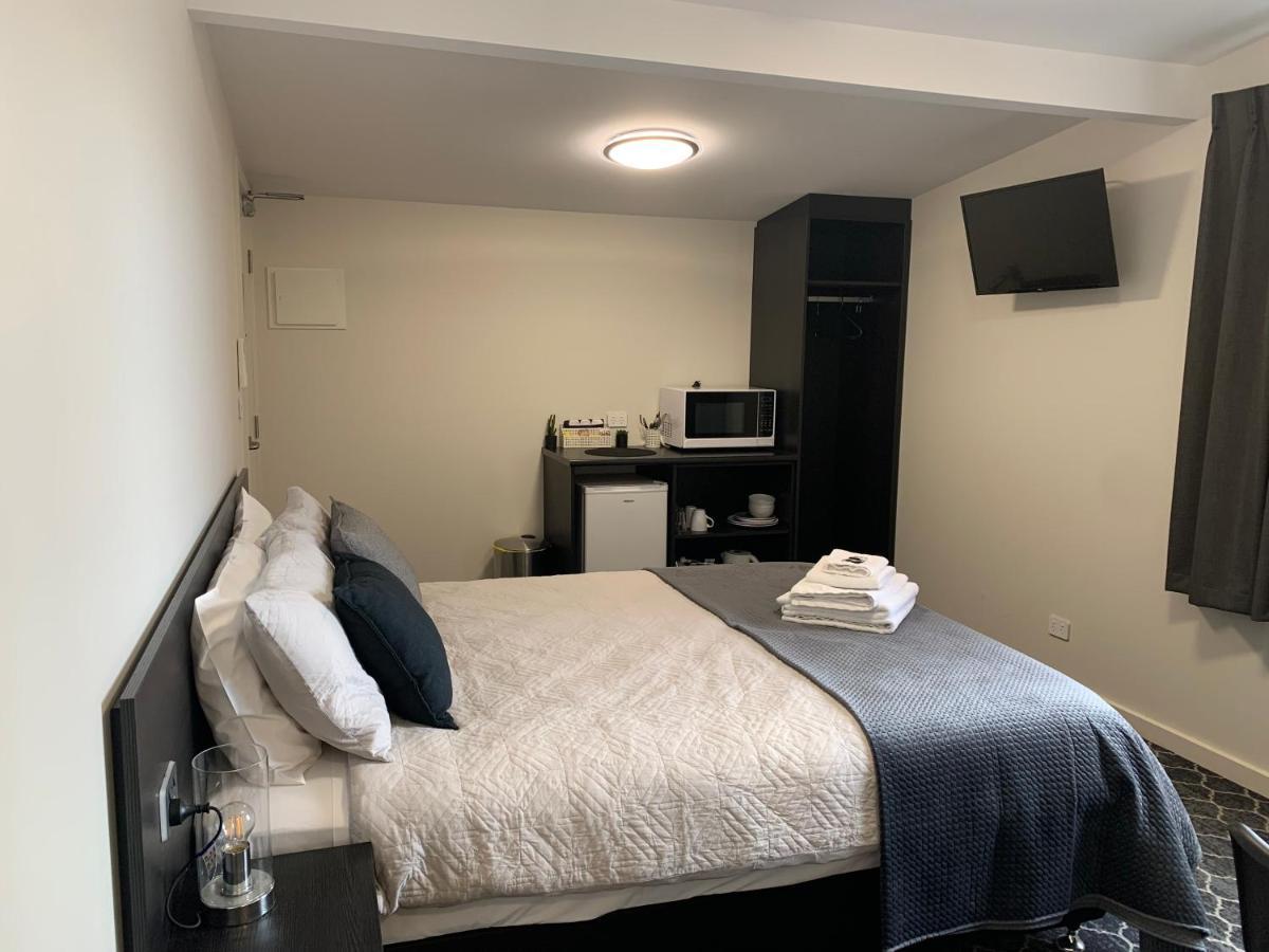 Queens Arms Hotel Longford Экстерьер фото